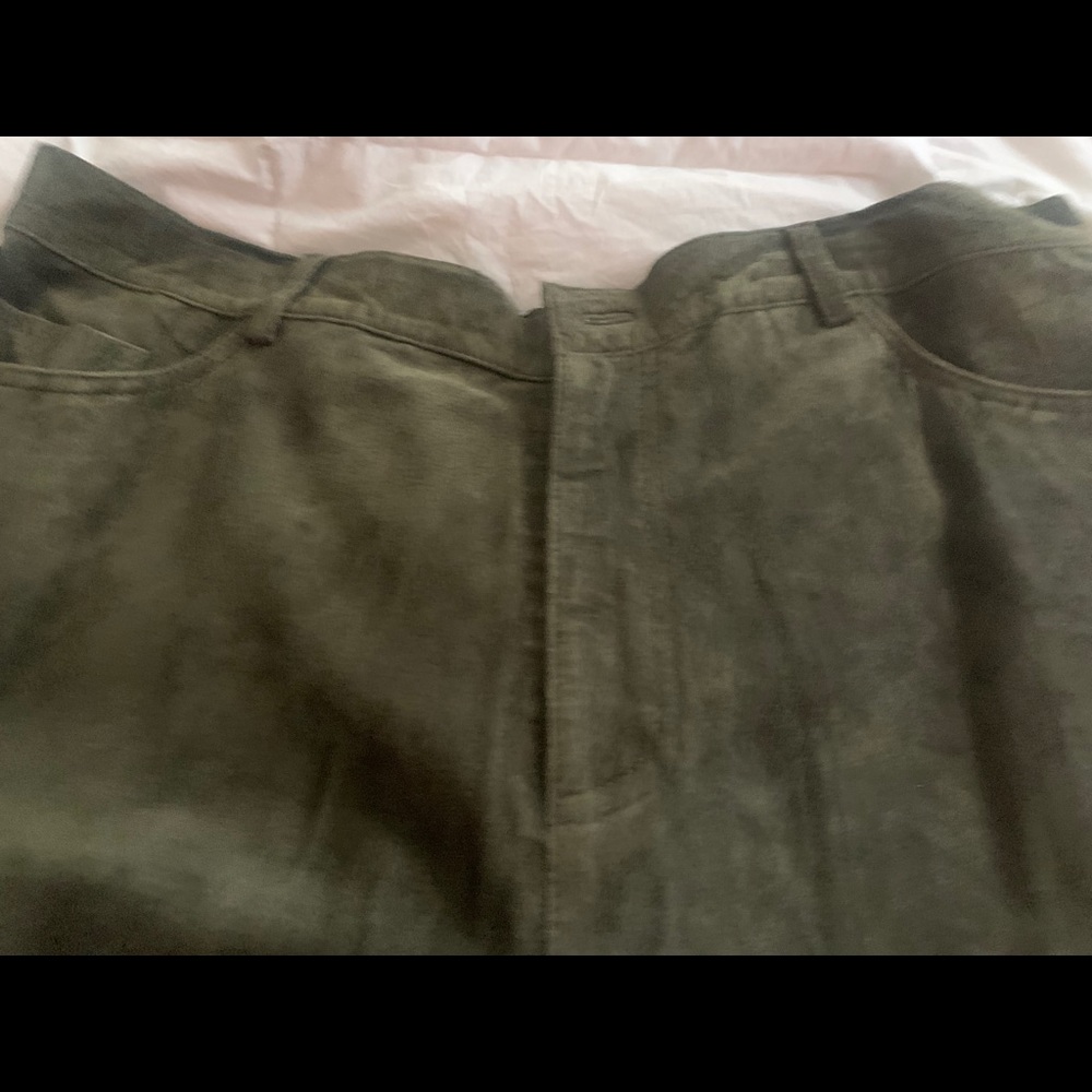 Lovely green suede pants NWT 16 Brandon Thomas